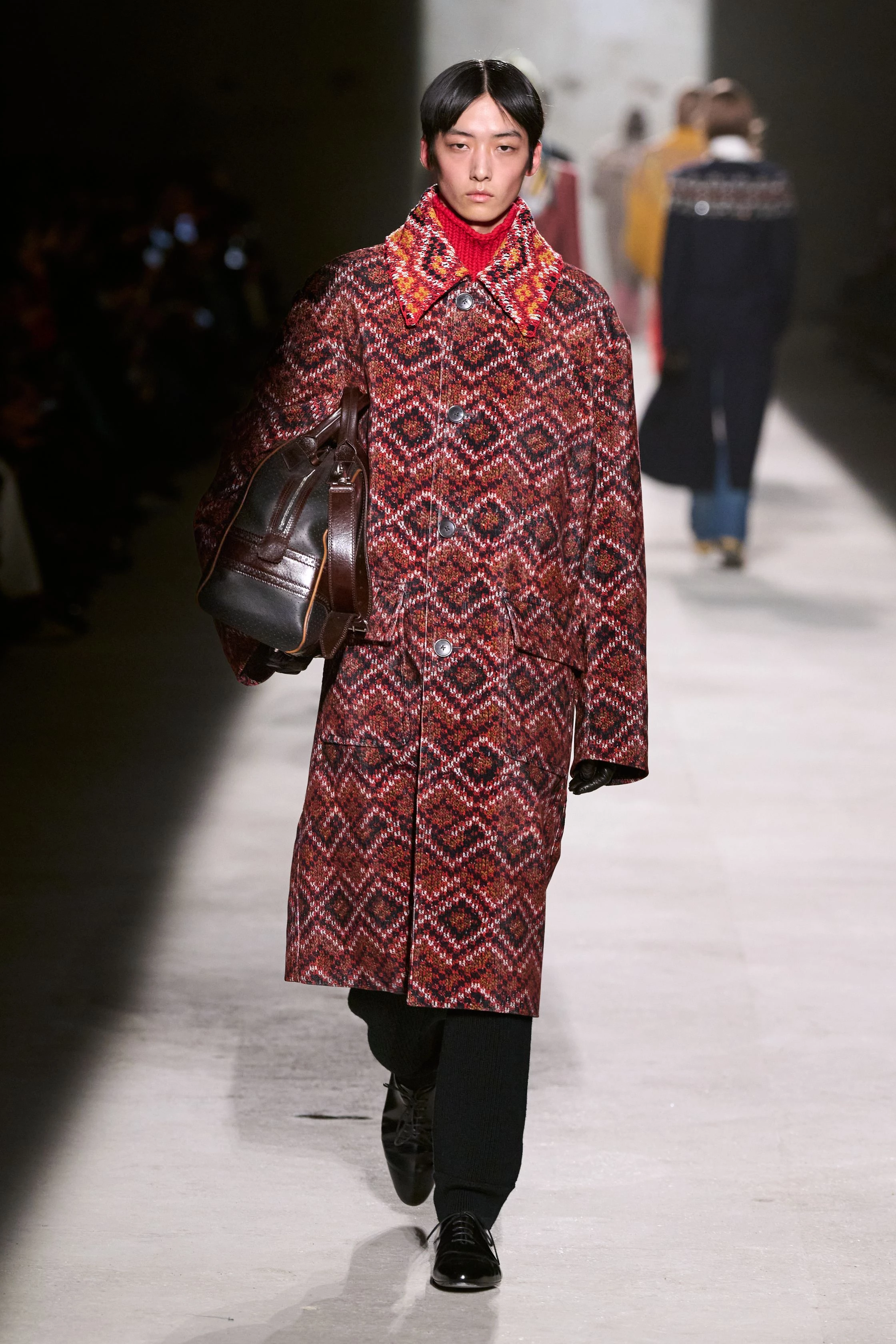 Недосконале змужніння: свіжа чоловіча лінія Dries Van Noten сезон осінь-зима 2026/2027
16