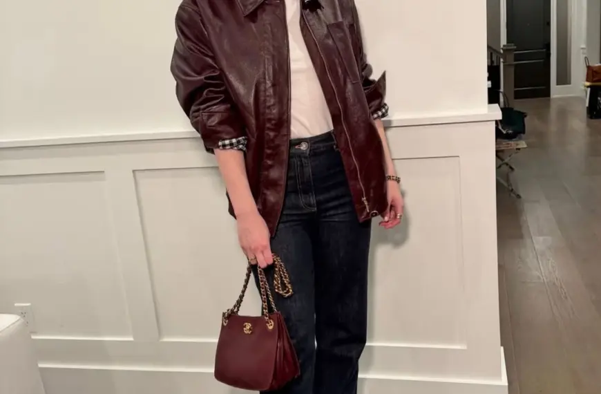 Дакота Феннінг показує, як створити макіяж halo lips