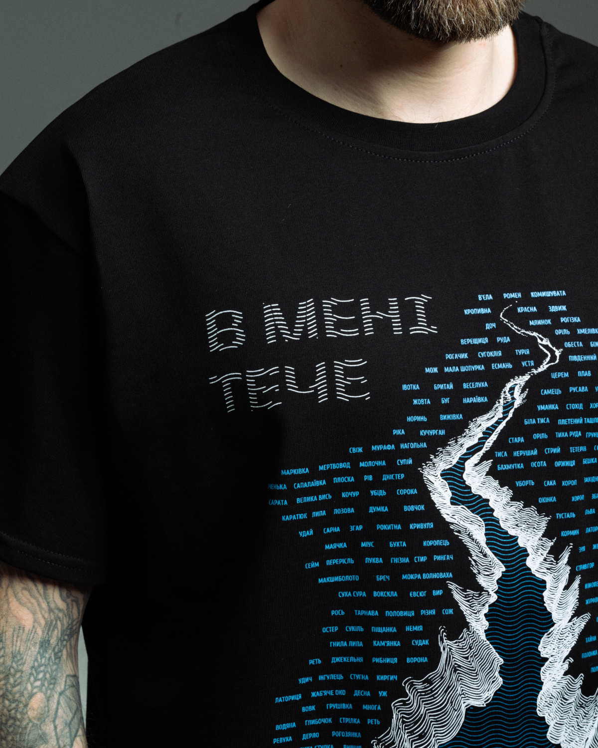 Акція дня: набір патріотичних футболок "В мені пульсує моя річка", серед яких є інклюзивна.
5