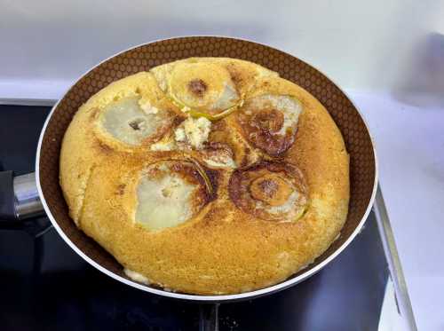 Шарлотка на пательні: Рятує без електрики. Жодної духовки,…