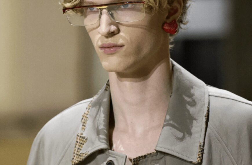 Поношений і покритий цвіллю одяг: вада як свіжий вид пишноти.