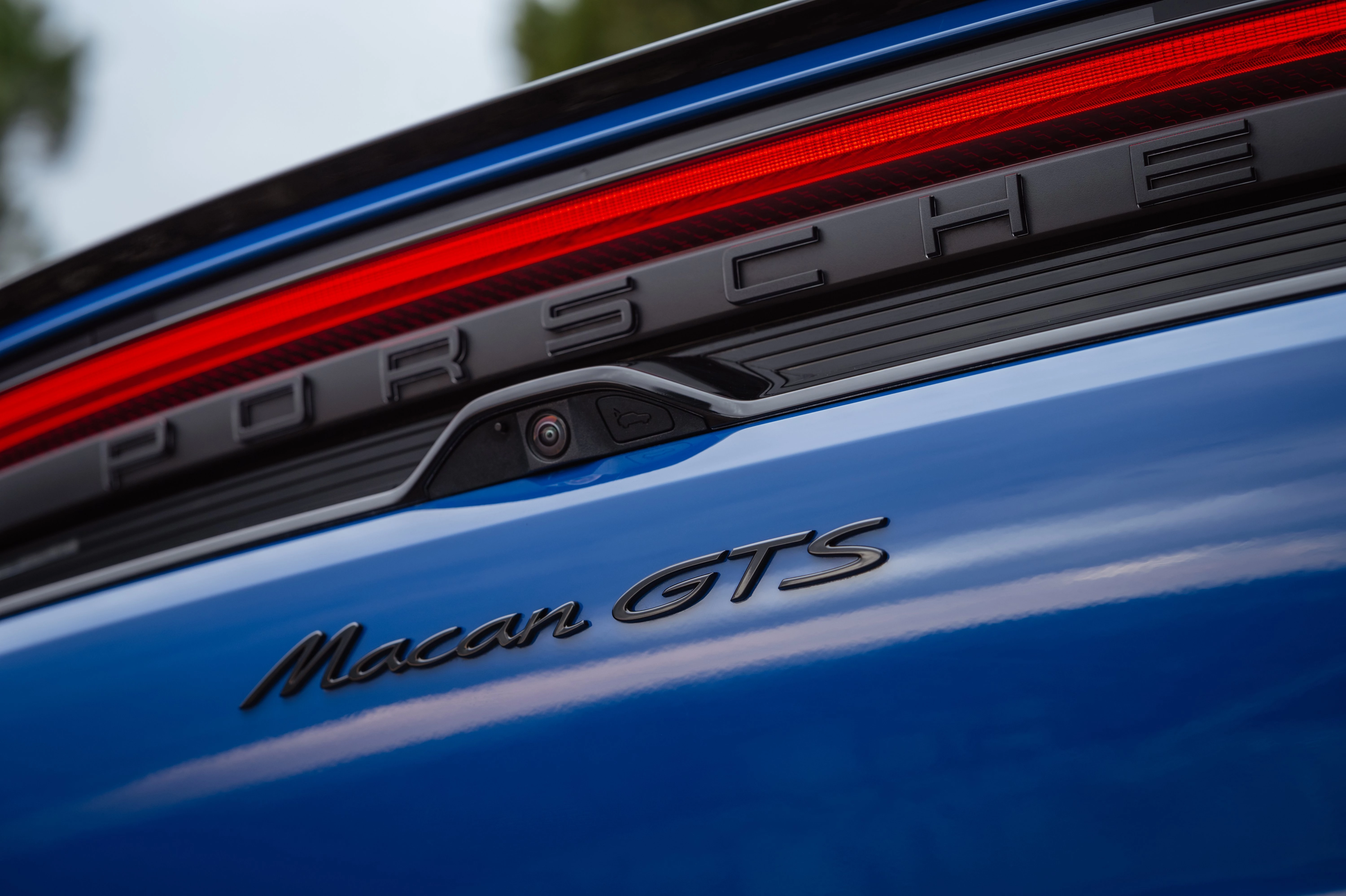 Тест-заїзд Porsche Macan GTS: електричний фурор від редакторки Vogue UA
2