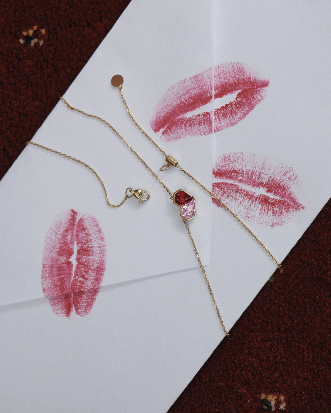 Коштовна симфонія почуттів: SOVA презентує добірку з вирощеними в лабораторії сапфірами.
2