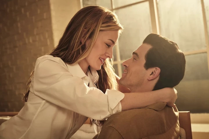 Перший погляд на серіал про кохання Керолін Бессетт і Джона Кеннеді-молодшого.
1