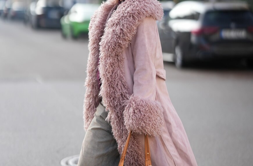 Рудувато-рожеві кеди: майбутній хіт сезону.