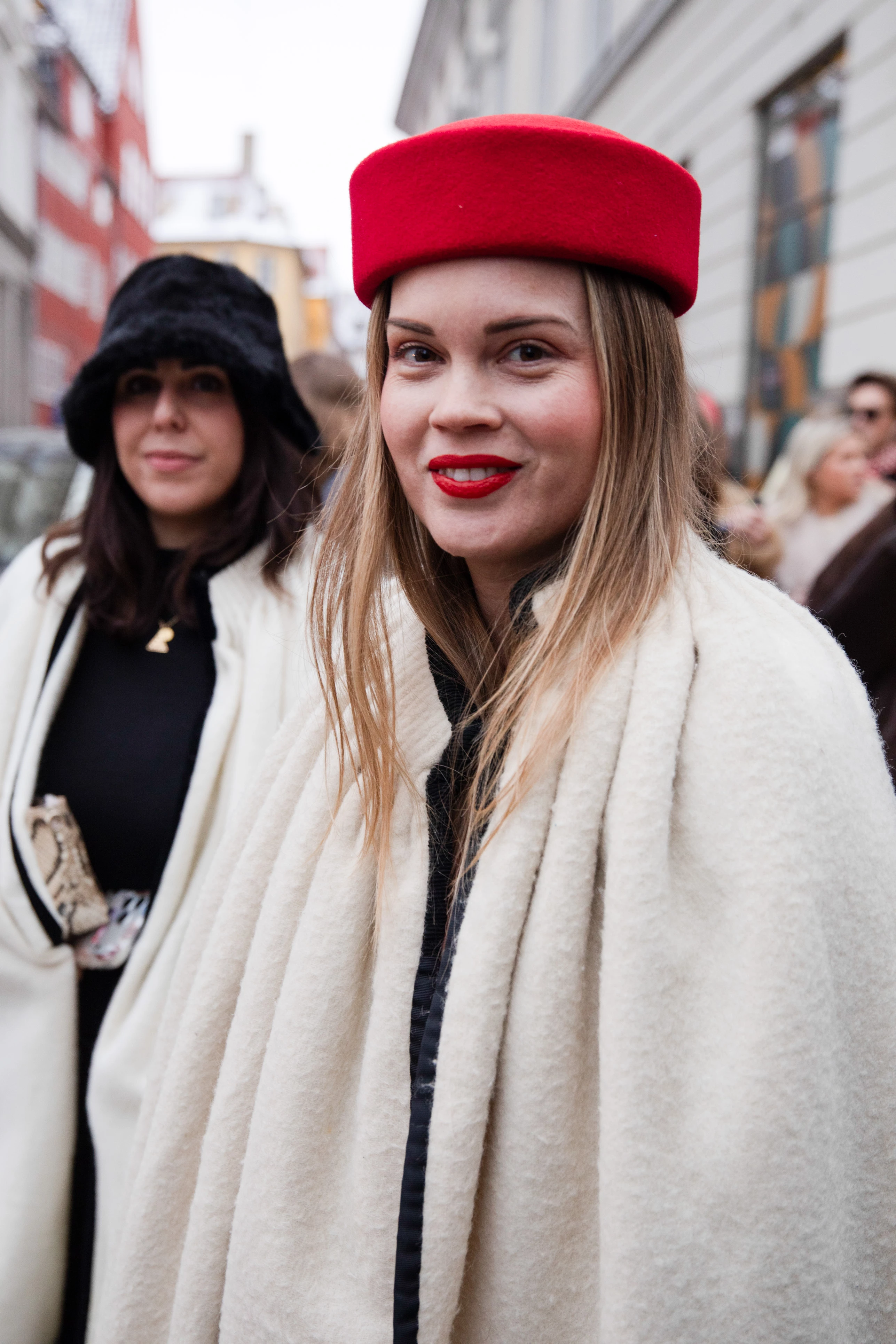 Стильні зимові головні убори за вибором скандинавських ікон стилю
7