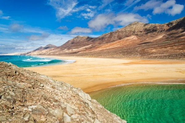19 місць для відпочинку з надзвичайно теплою погодою в березні