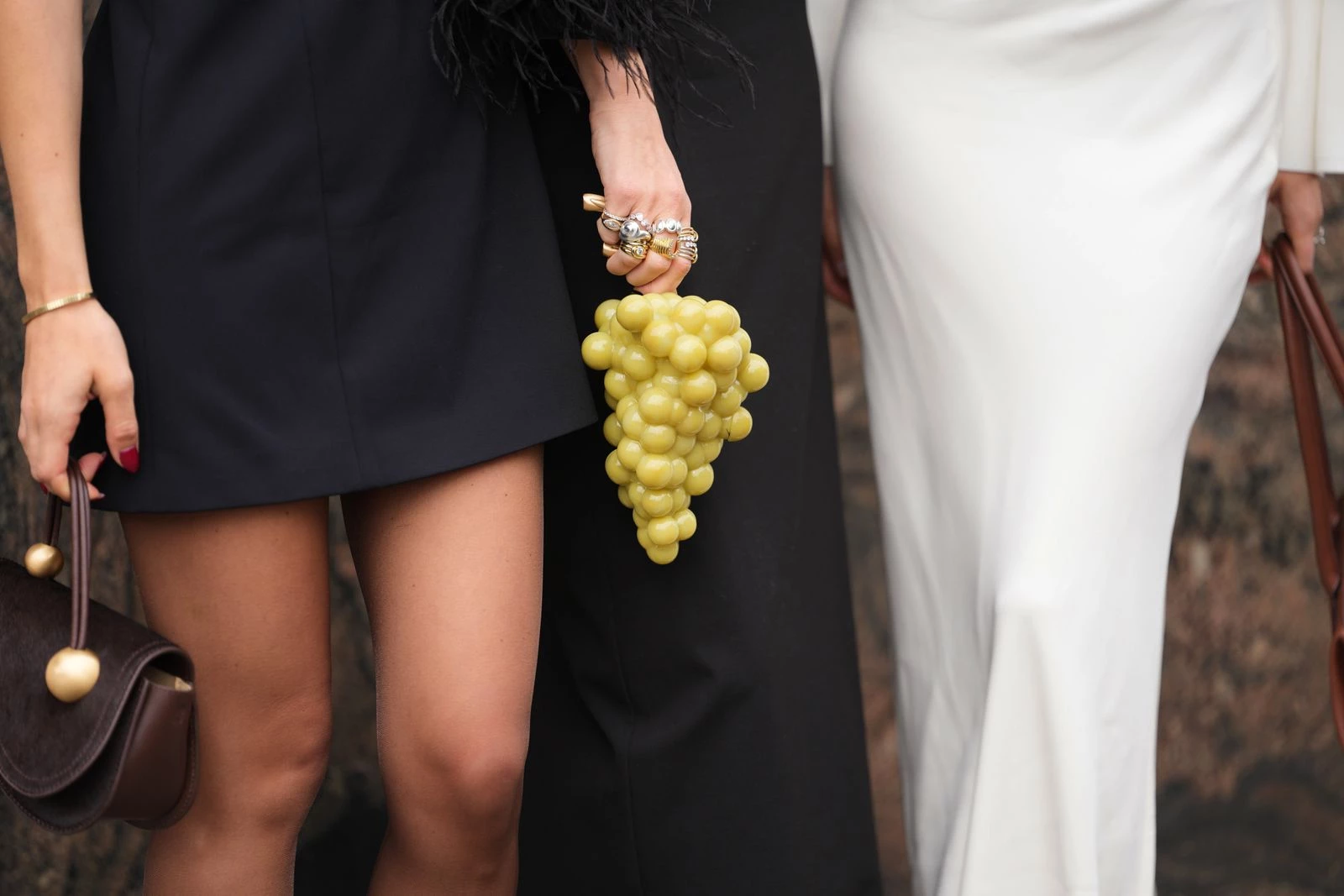 Найпопулярніші сумки з модних показів: стиль переважає над практичністю.
1