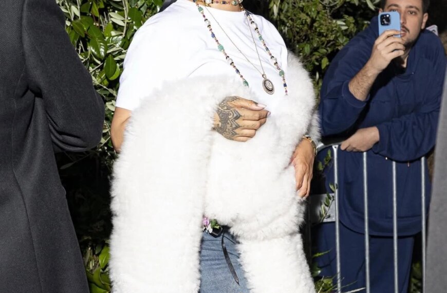 Ріанна вразила новим луком, щойно з показу Dior Couture.