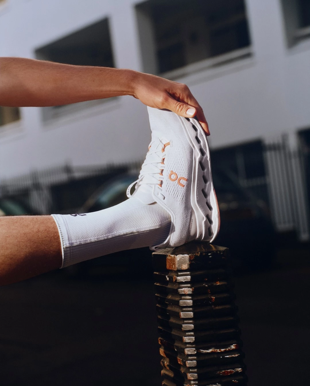 Чому всі так шаленіють від взуття ON?
3