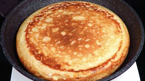 Швидкий сирний пиріг на пательні за чверть години.