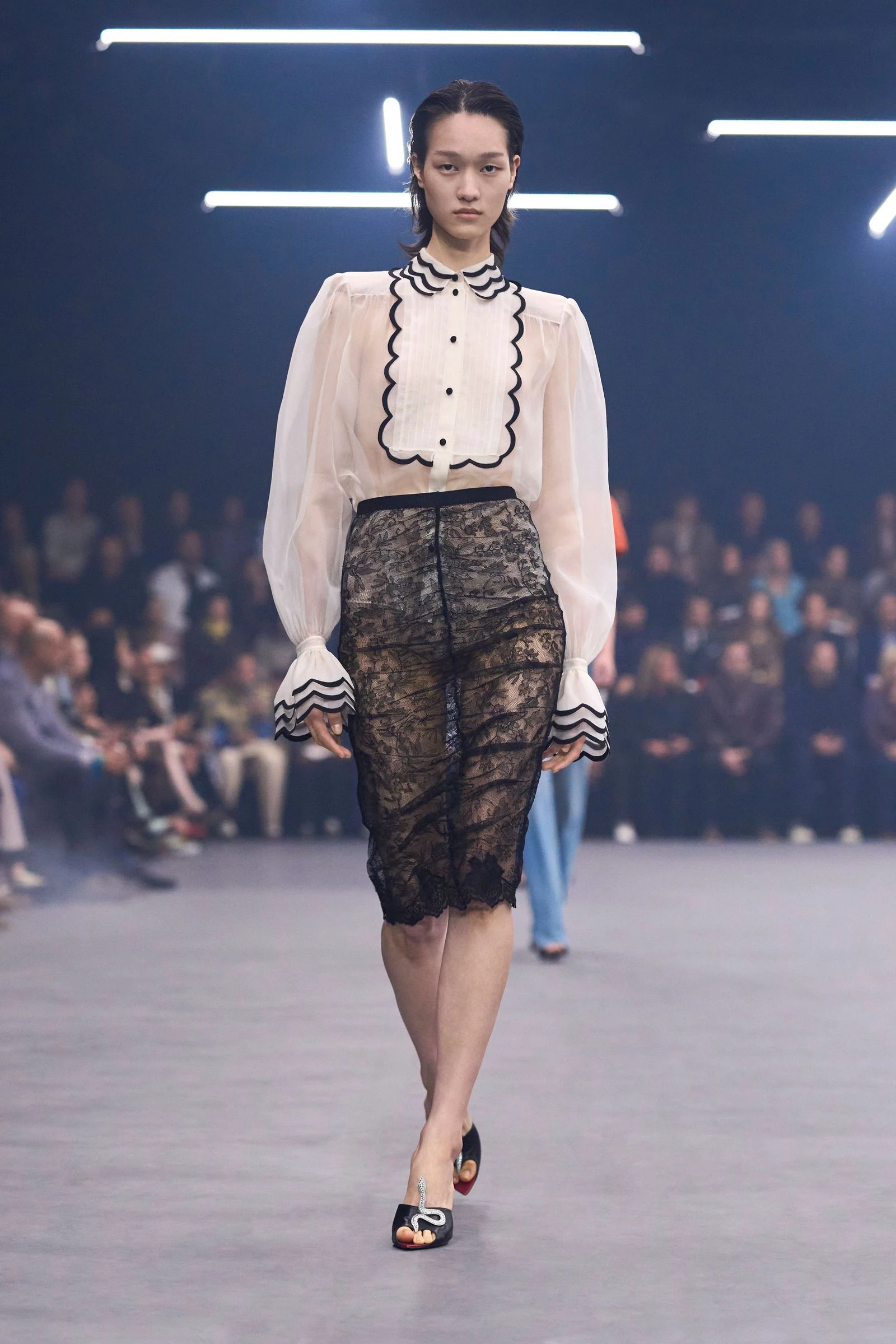 Чарівний стиль: прозорі кофтинки і юбки з візерунками — лідер весняного сезону&hellip;