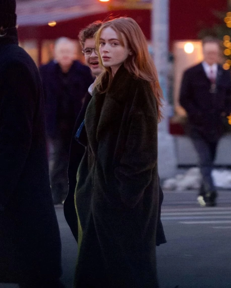 Мая Гоук, нащадок Уми Турман та Ітана Гоука, одружилася.
2