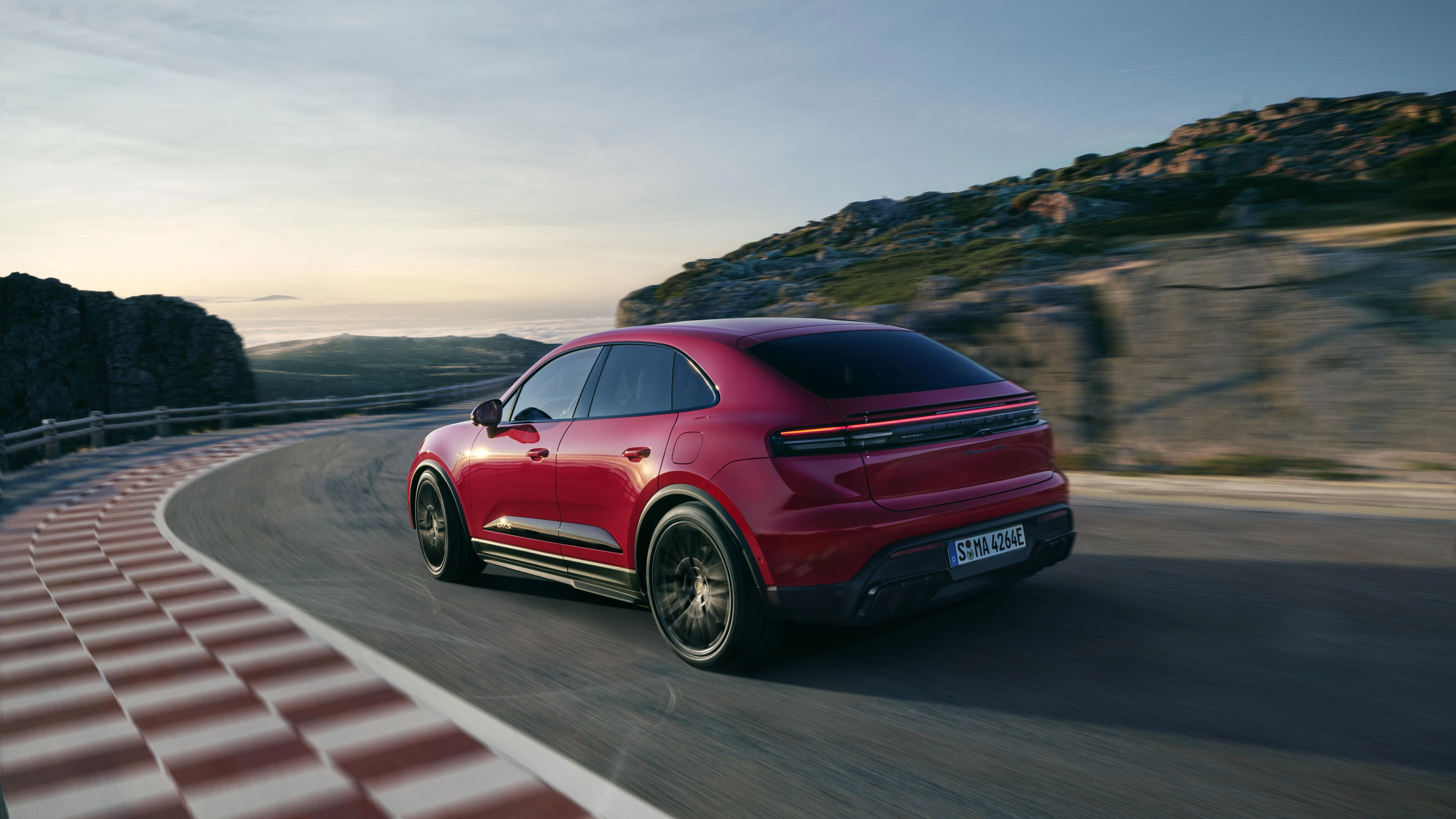 Тест-заїзд Porsche Macan GTS: електричний фурор від редакторки Vogue UA
9