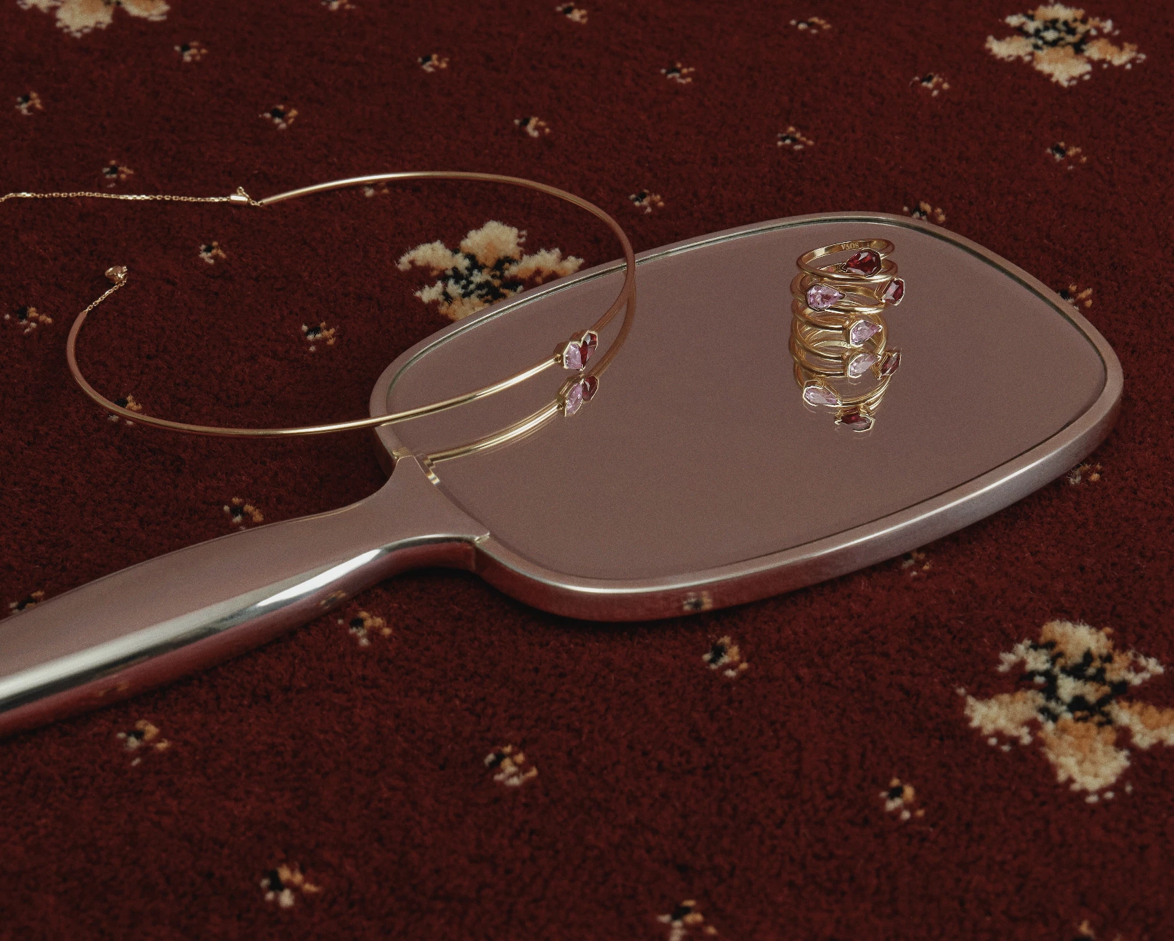 Коштовна симфонія почуттів: SOVA презентує добірку з вирощеними в лабораторії сапфірами.
7