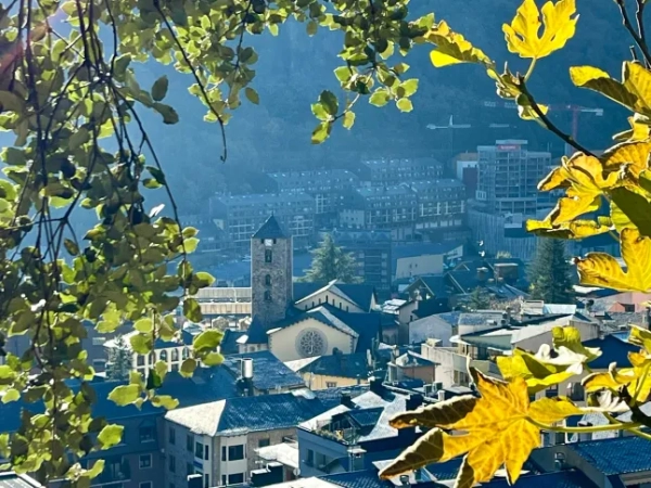 Андорра - Андорра-ла-Велья - панорама міста з Rec del Sol?? стежка