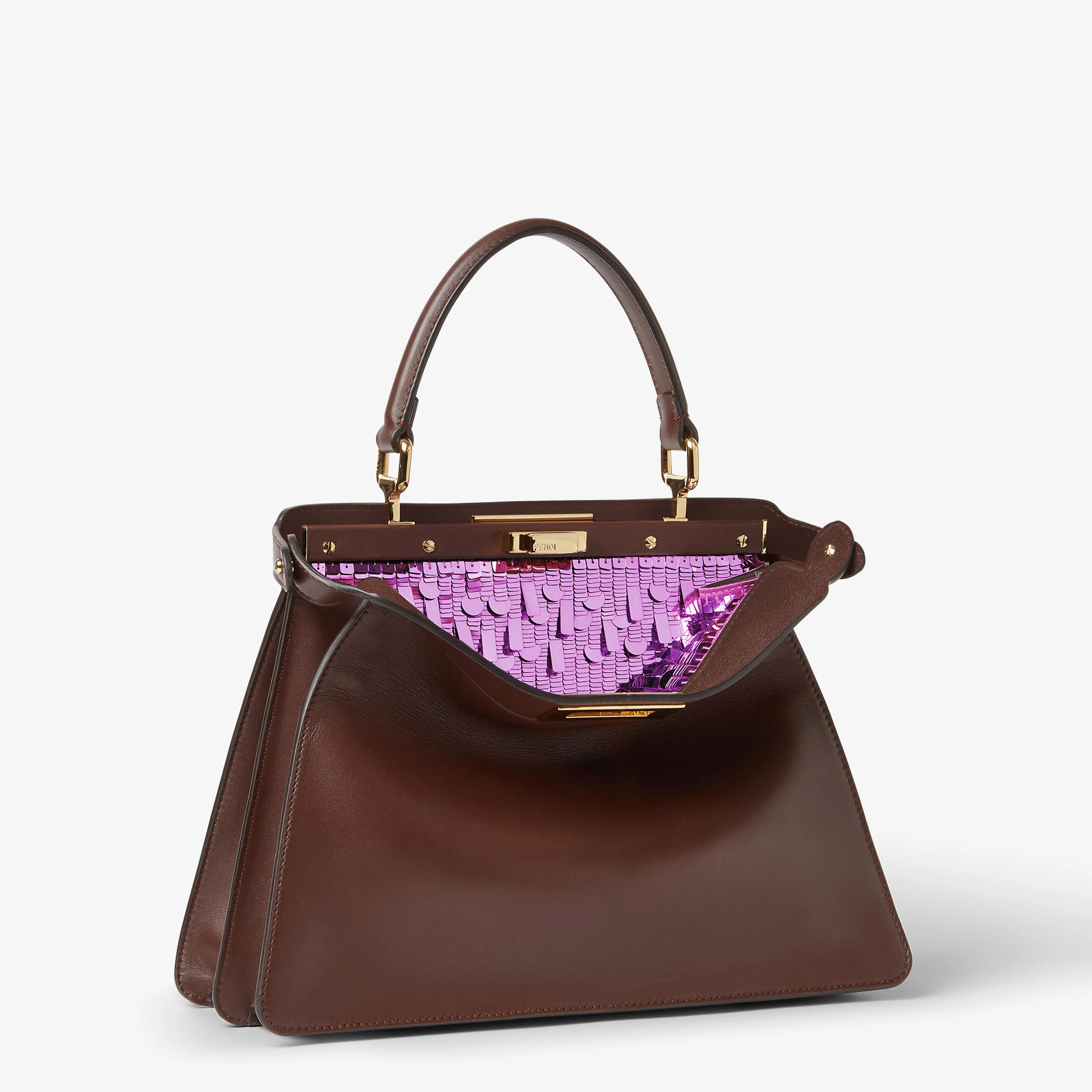 Топ-12 дизайнерських сумок для вигідних вкладень у 2026 році
12