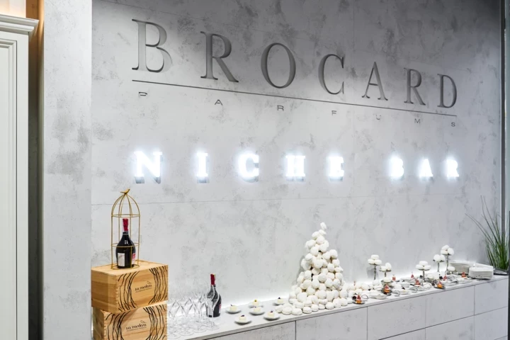 Ванільний дует: два свіжих, чарівних парфуми.
1