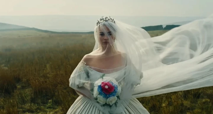 Залаштунки пошиття вбрання для фільму "Буремний перевал"
6