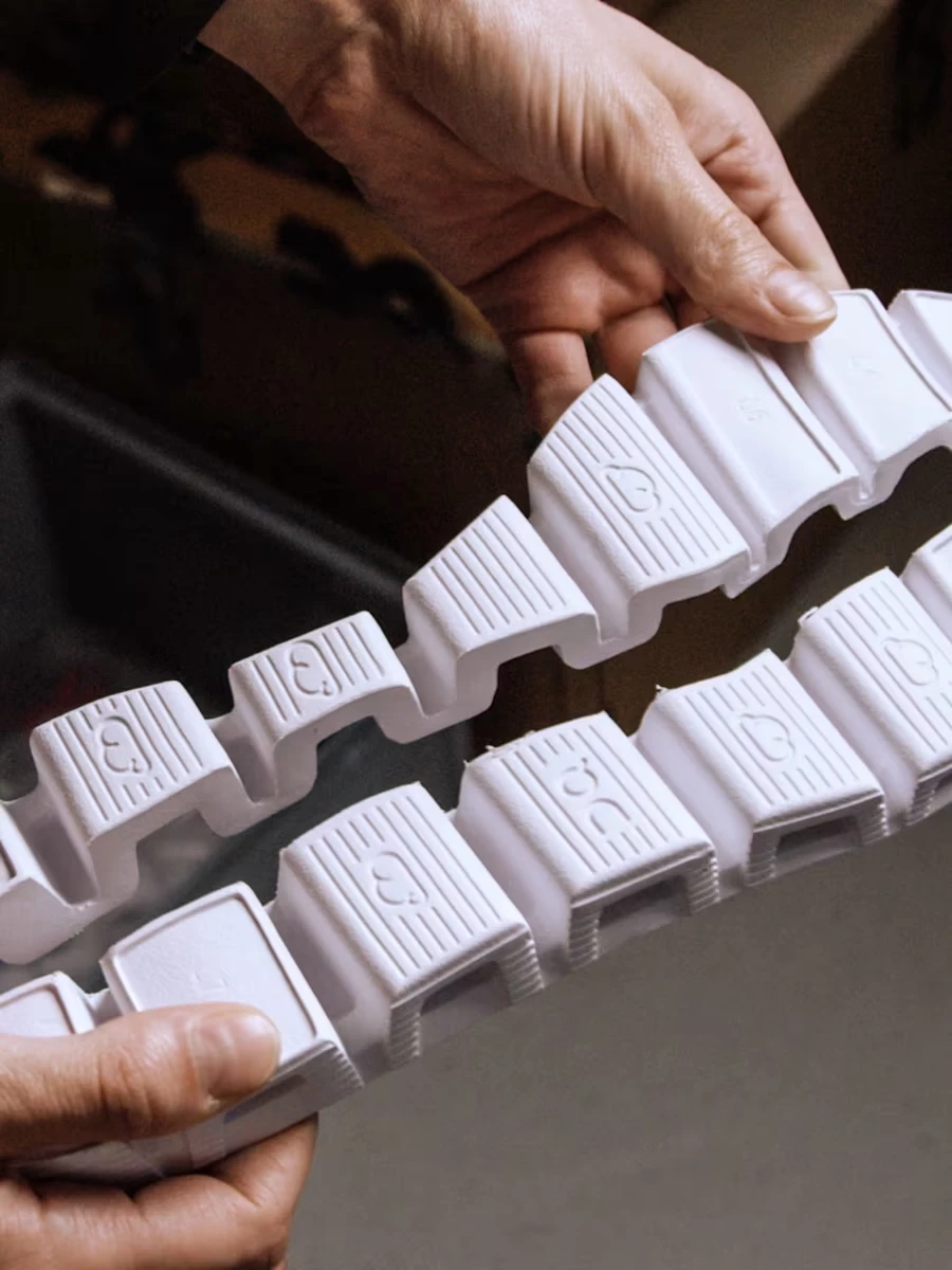 Чому всі так шаленіють від взуття ON?
2