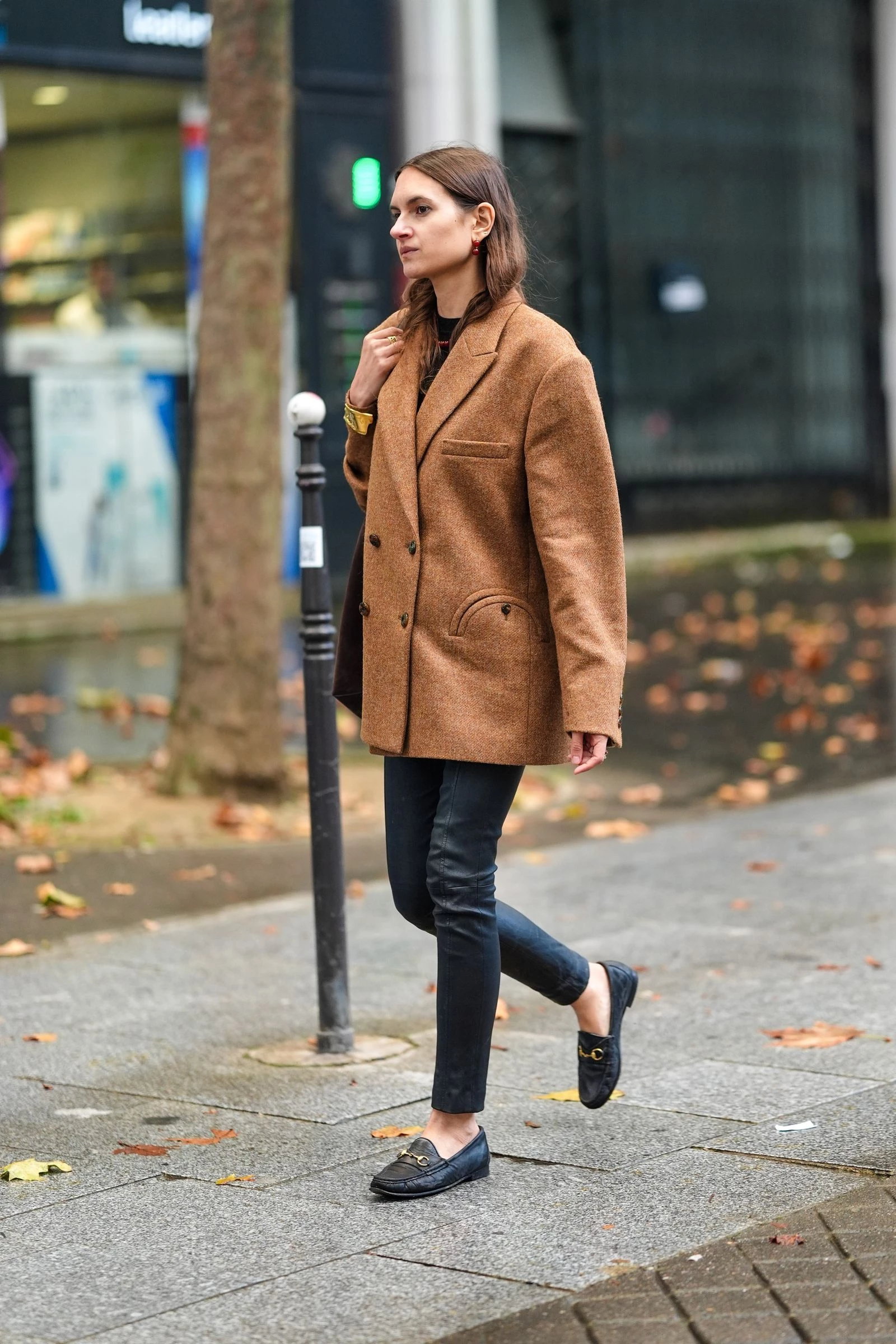 Скінні знову в моді: недооцінені штани повертаються у 2026-му.
8