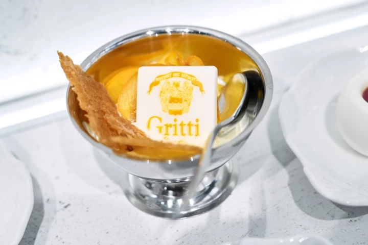 Ванільний дует: два свіжих, чарівних парфуми.
8