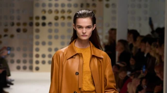 Яскраві шкіряні спідниці знову в тренді: топ-5 найстильніших варіантів