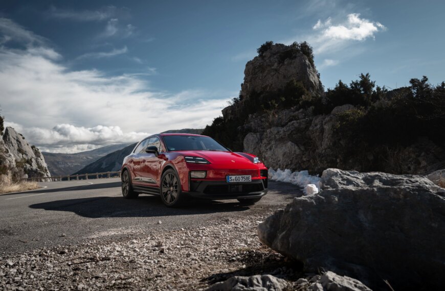 Тест-заїзд Porsche Macan GTS: електричний фурор від редакторки Vogue UA