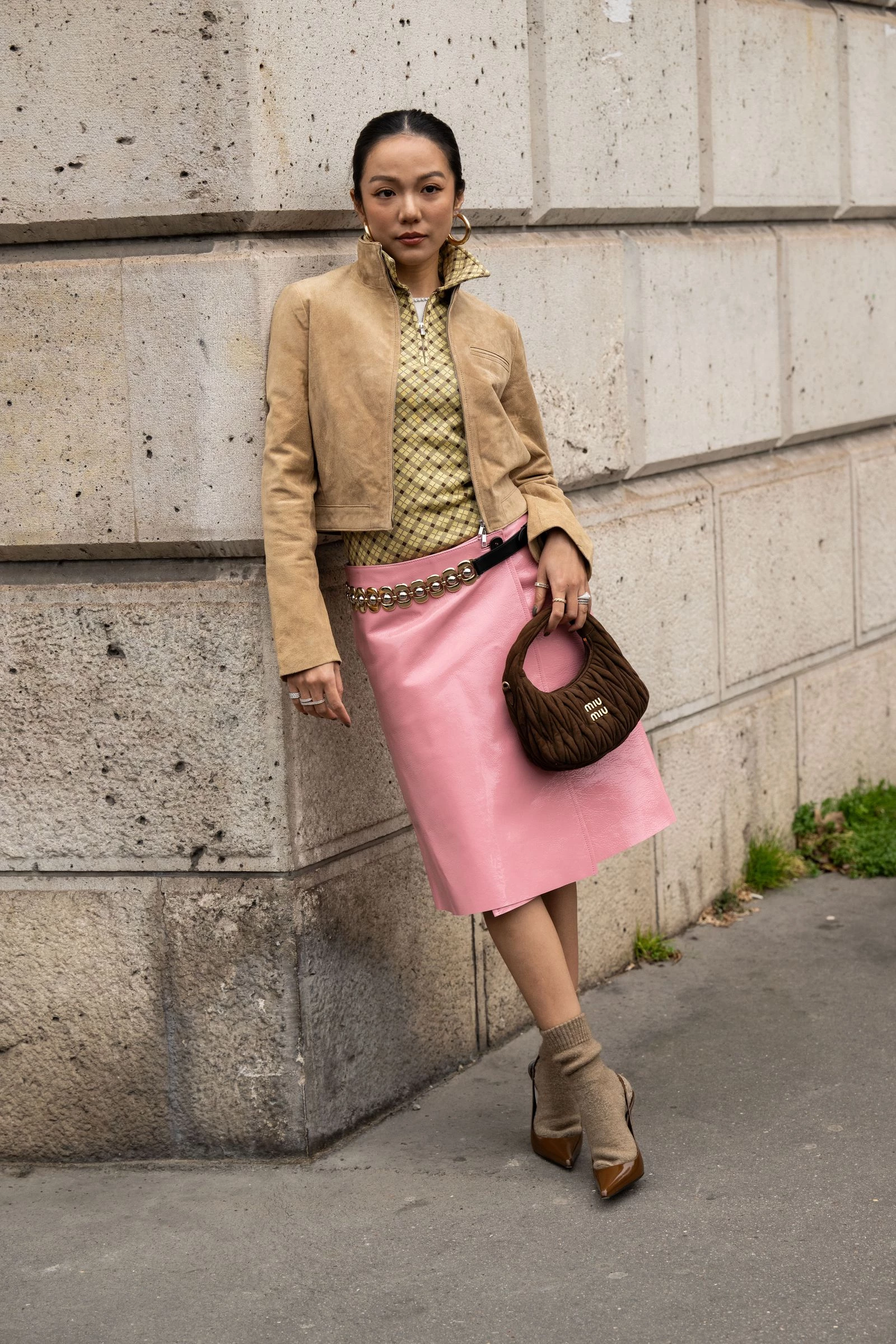 Яскраві шкіряні спідниці знову в тренді: топ-5 найстильніших варіантів
1