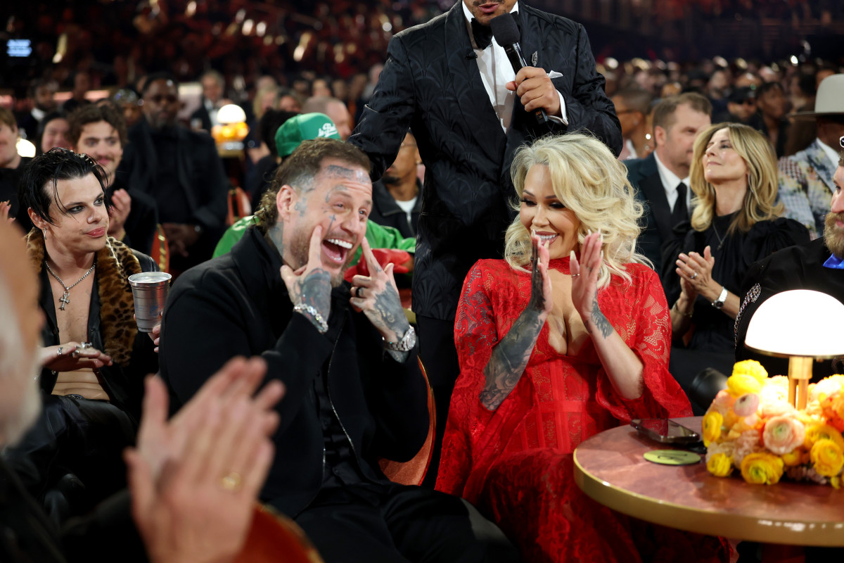 Під прикриттям "Ґреммі-2026": найбільш пам'ятні миті славетних зірок на нагородженні9