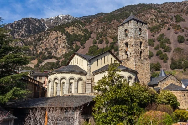 Романська церква Сант-Естеве з 12 століття, Андорра-ла-Велья в Андоррі