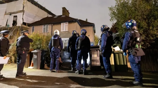 Поліція Лондона проводить заздалегідь сплановану операцію з правоохоронних органів у Мітчемі, Південний Лондон.