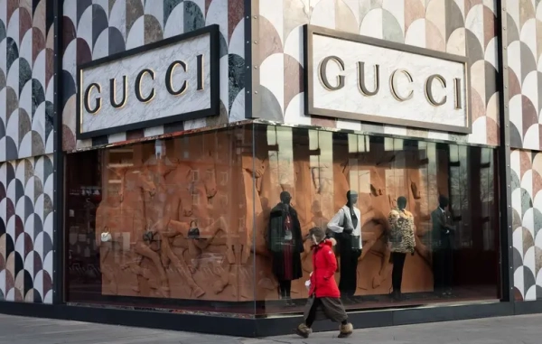 Gucci під шквалом критики за AI-халтуру: показ у Мілані 27 лютого, тех-новини