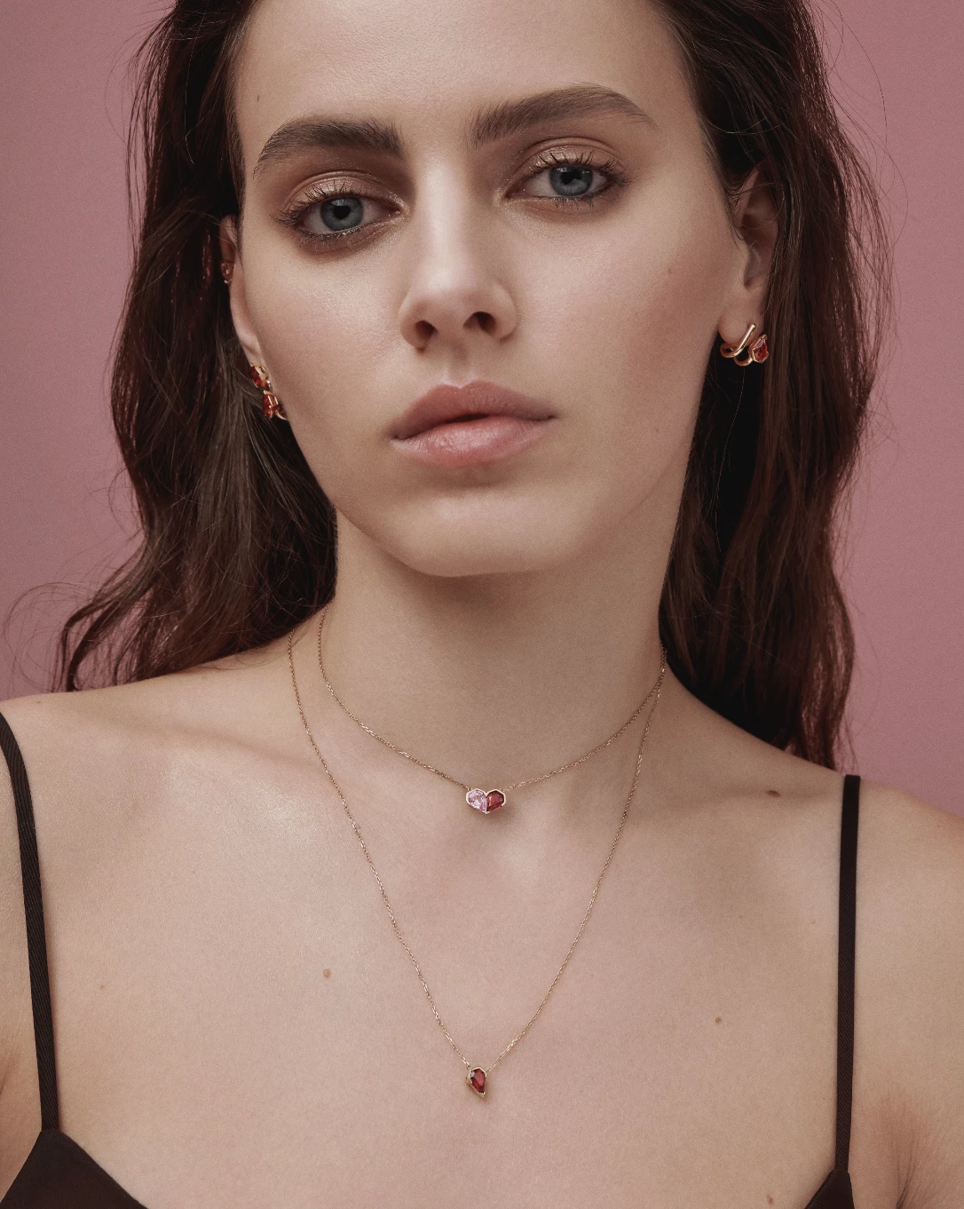 Коштовна симфонія почуттів: SOVA презентує добірку з вирощеними в лабораторії сапфірами.
3