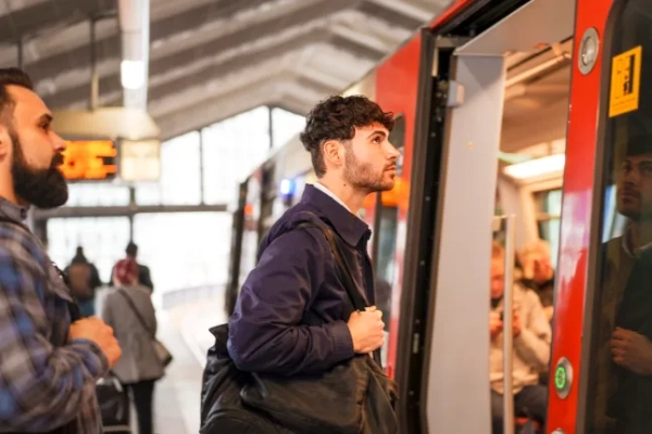 «Плагери» – це пасажири, які засмічують наші поїзди та лондонське метро 21 «Плагери» – це пасажири, які засмічують наші поїзди та лондонське метро 3