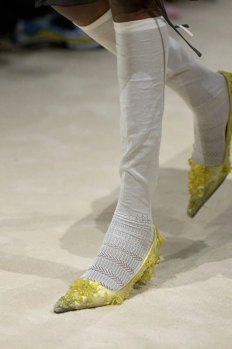 Взуття з панчохами: дивна мода від Prada та Marni, що швидко захопить вулиці 9