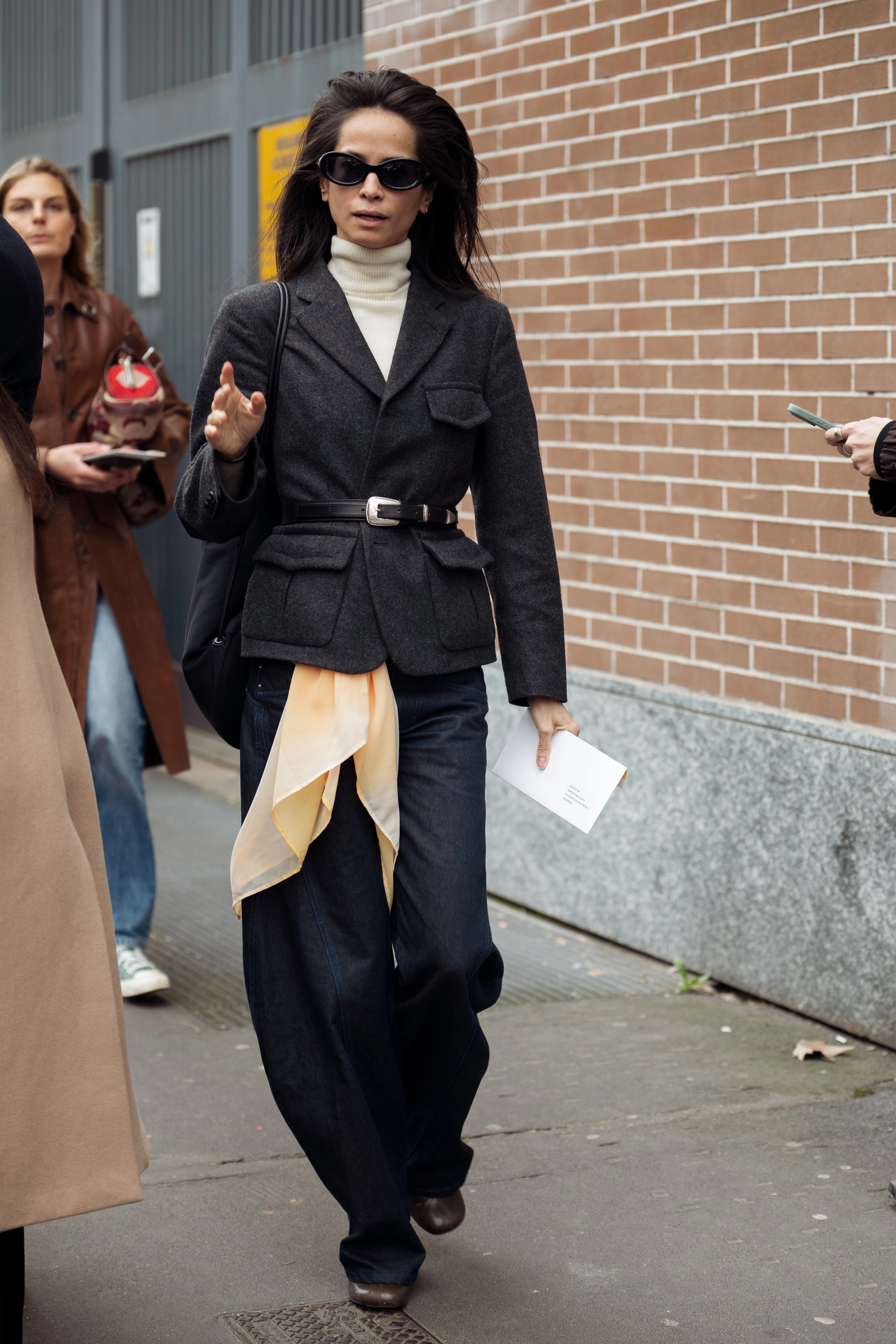 Наймодніші джинси сезону: нова вічна класика 21 Наймодніші джинси сезону: нова вічна класика
1