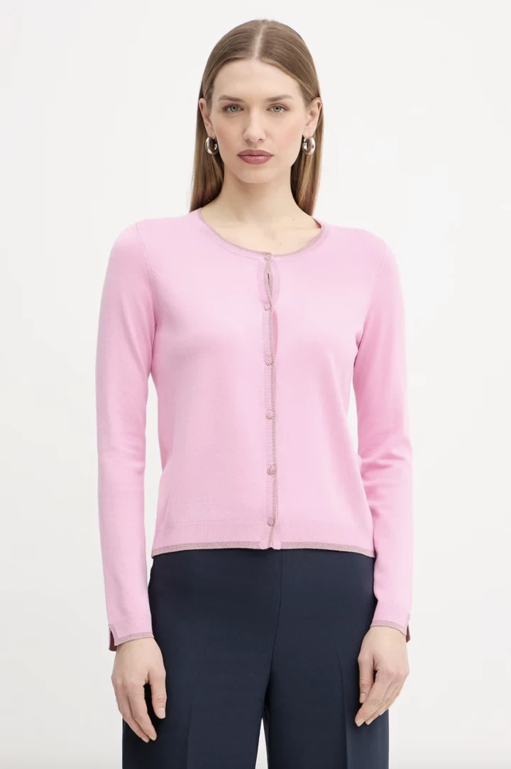 Кардиган кольору троянди: краща заміна бомберу у весняному сезоні
6