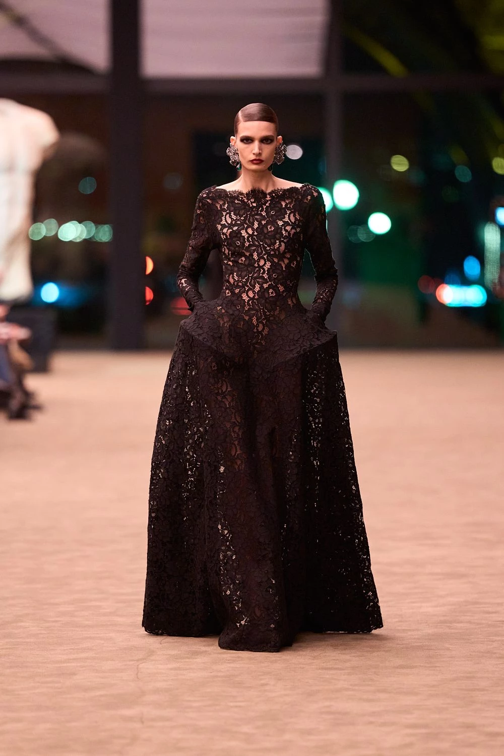 Чуттєвість та мінімалізм: свіжа лінія Saint Laurent осінь-зима 2026/2027
10