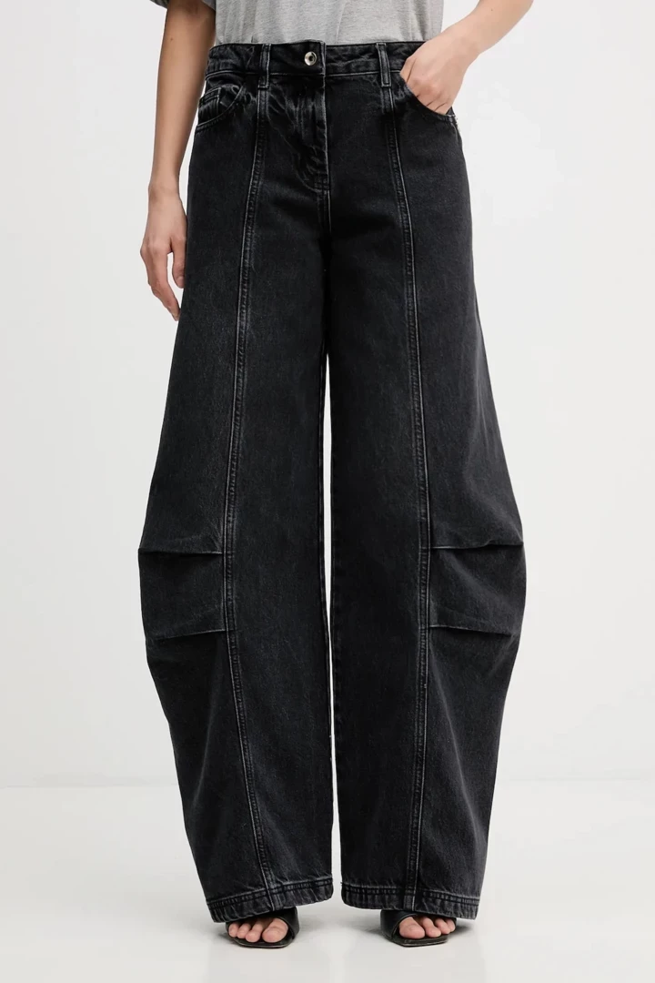 Наймодніші джинси сезону: нова вічна класика 31 Наймодніші джинси сезону: нова вічна класика
13