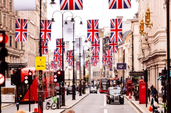 Стренд, прикрашений прапорами Союзу, Лондон, Великобританія.