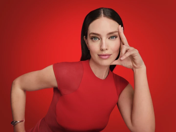 Емілі у Парижі: Розмова з обличчям Vichy, супермоделлю Емілі Ді Донато
10