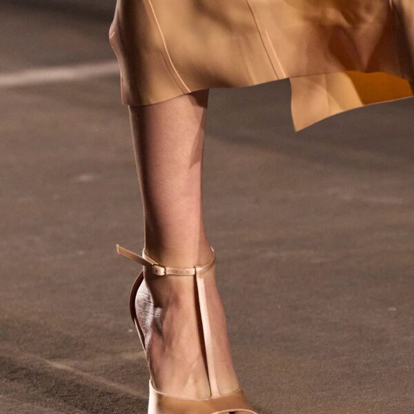 Головна 157 Відродження 90-х: сандалі Salome – наймодніше взуття літа 2026.