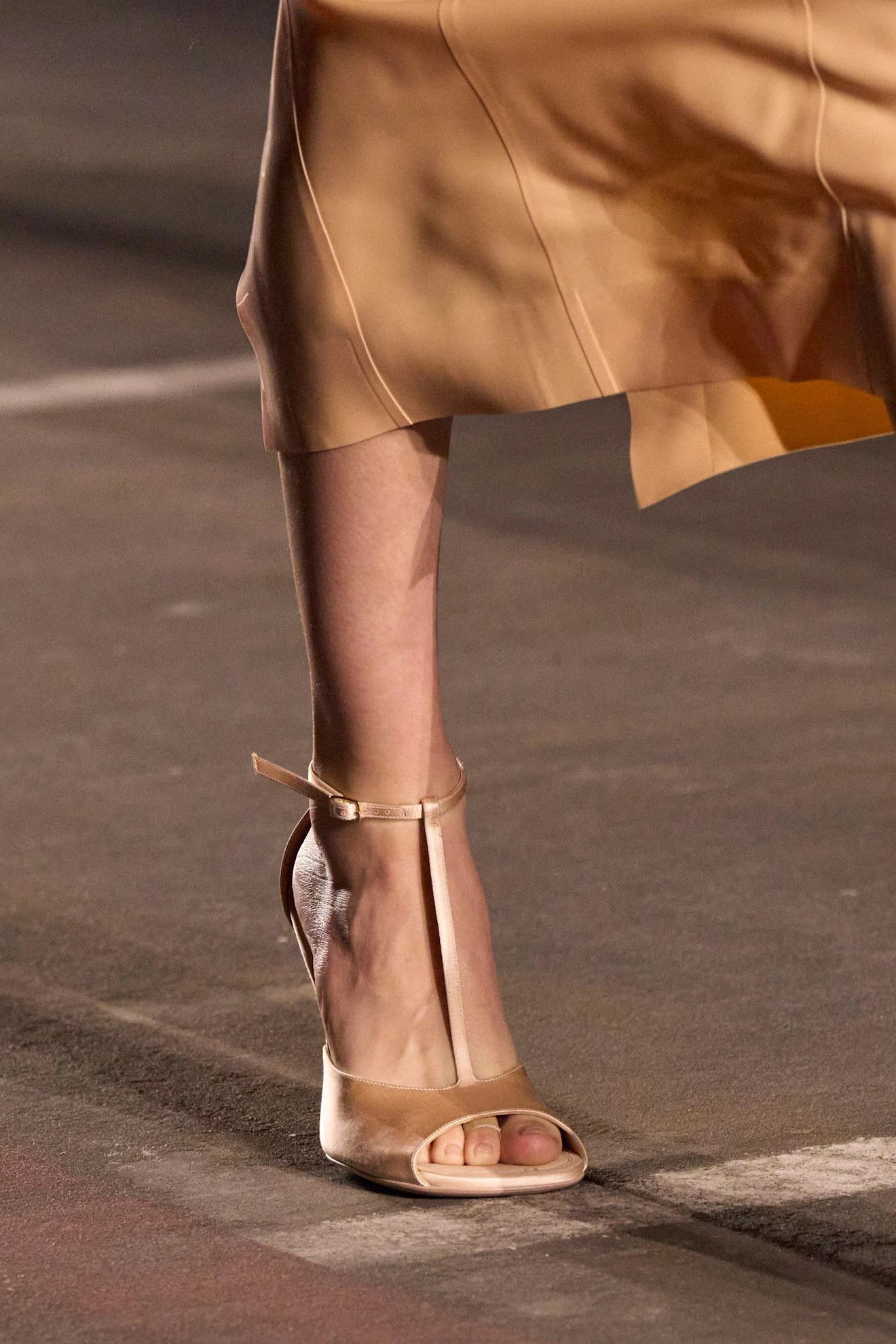 Головна 159 Відродження 90-х: сандалі Salome – наймодніше взуття літа 2026.