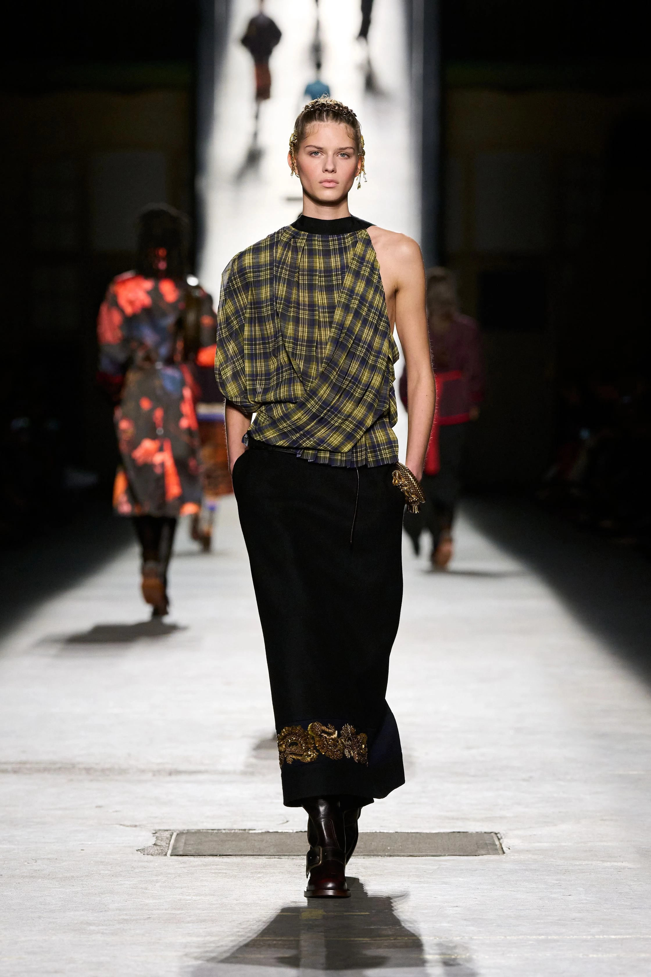 Туга за молодістю: огляд нової осінньо-зимової лінійки Dries Van Noten 2026/2027 28 Туга за молодістю: огляд нової осінньо-зимової лінійки Dries Van Noten 2026/2027
11