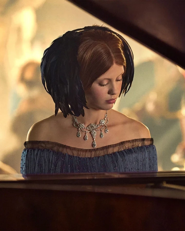 Створення костюмів для готичної франкенштейнівської драми дель Торо.
8