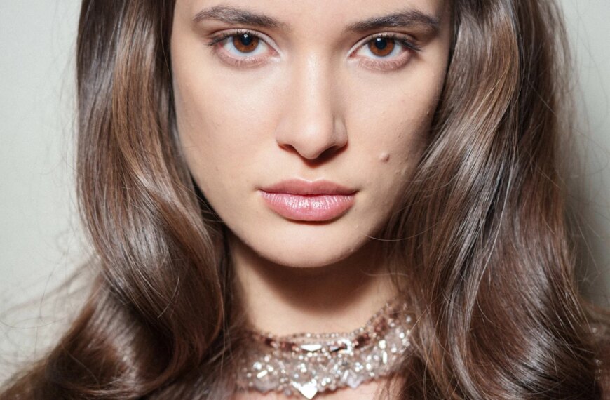 Відродження стилю 2000-х: інтегруємо знакову зачіску “мальвінка” у весняні луки 2026