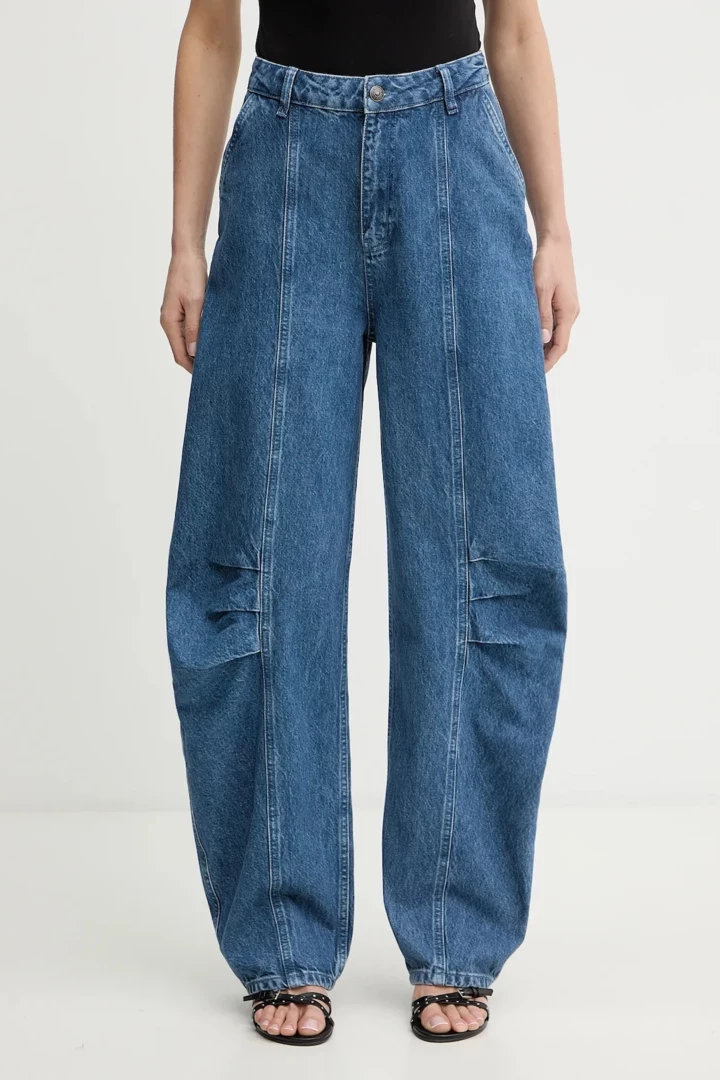 Наймодніші джинси сезону: нова вічна класика 35 Наймодніші джинси сезону: нова вічна класика
17