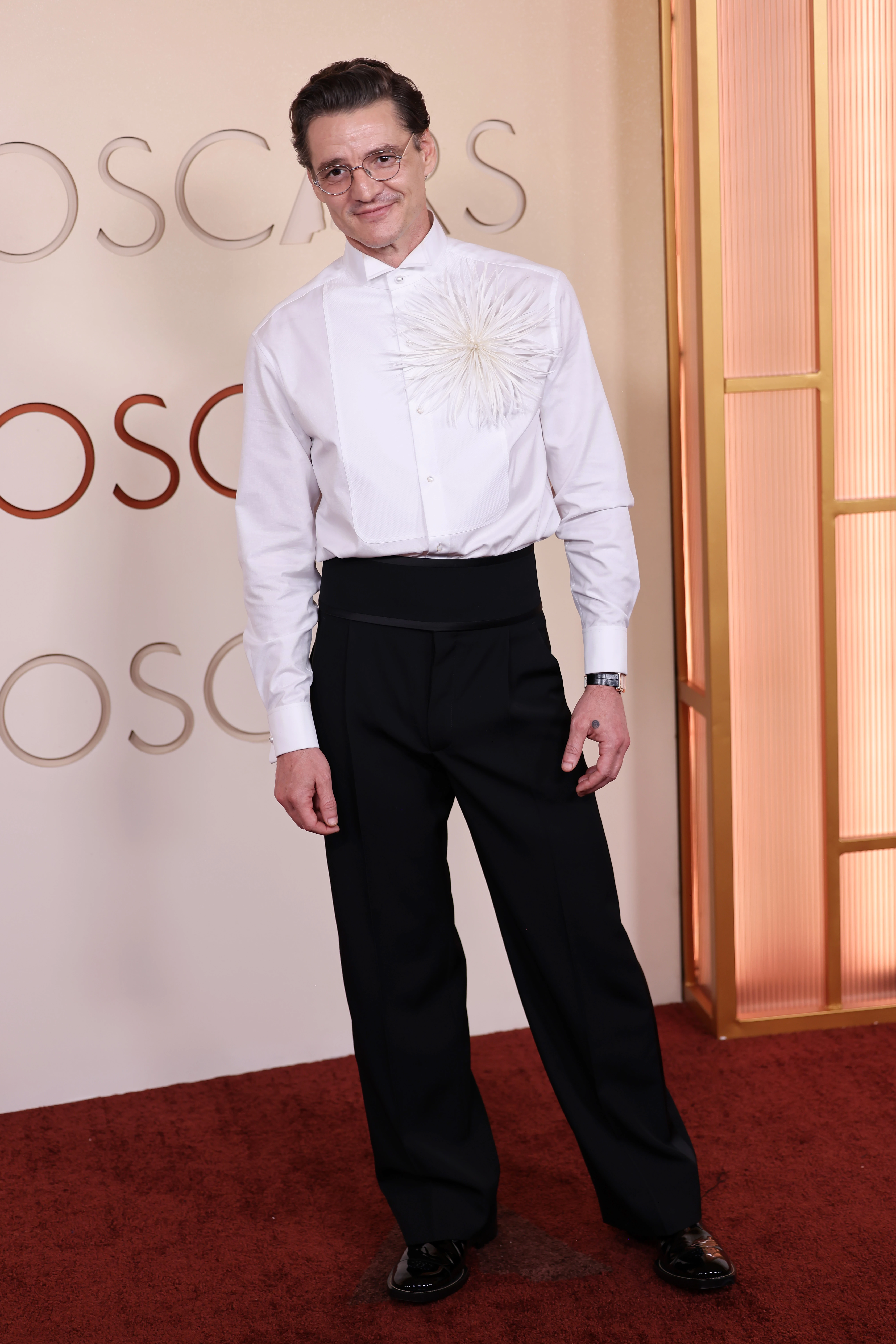 Педро Паскаль у вбранні Chanel2