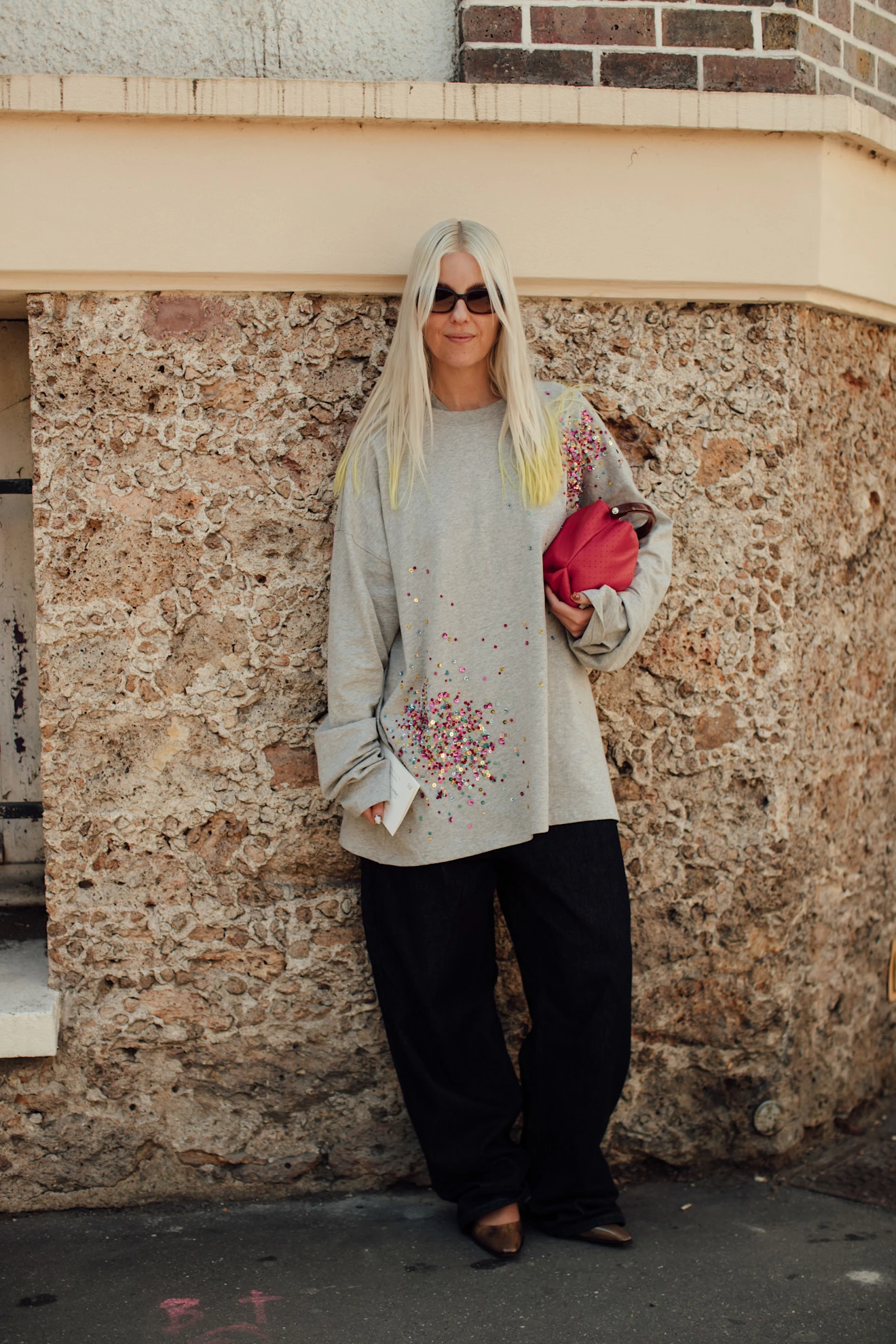 Французький шик: об'ємна зачіска для тонкого волосся після 40.
2